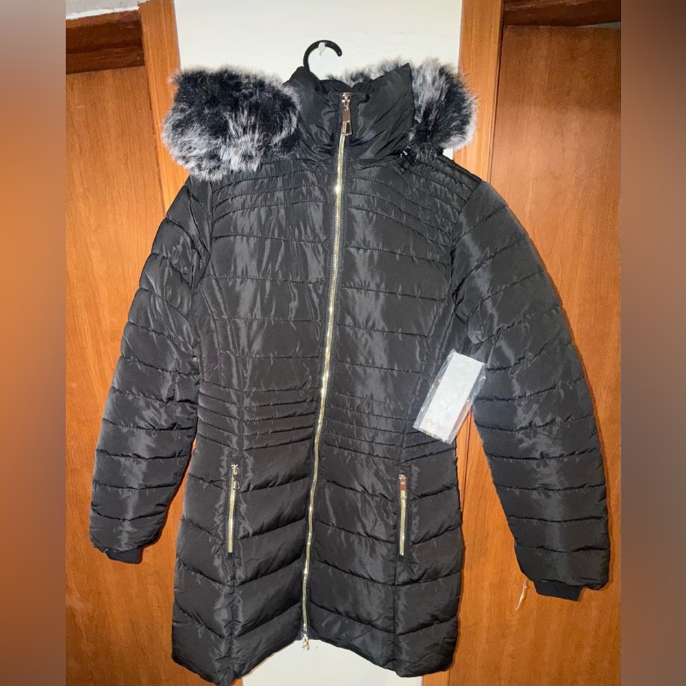 HOW DARE U Black Puffer Jacket with Faux Fur Hood Medium